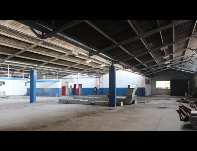1,500M² WAREHOUSE TO LET IN CLAREMONT